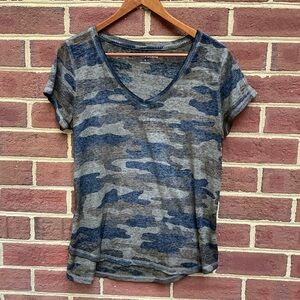 EUC Lucky Brand Camo Tee V Neck L Green Black